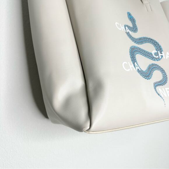 Cha Cha Cha Nel Cream Tote Bag with Blue Snake - Picture 3 of 10